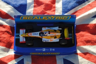 ScaleXtric C2988  RENAULT F1 2009 No.8 N.PIQUET